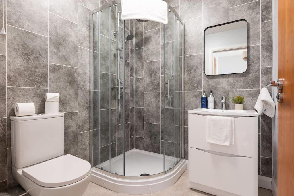 Modern Penthouse Apartment 2 Bed, 2 Bath Sleeps 6 City Centre Белфаст Екстер'єр фото