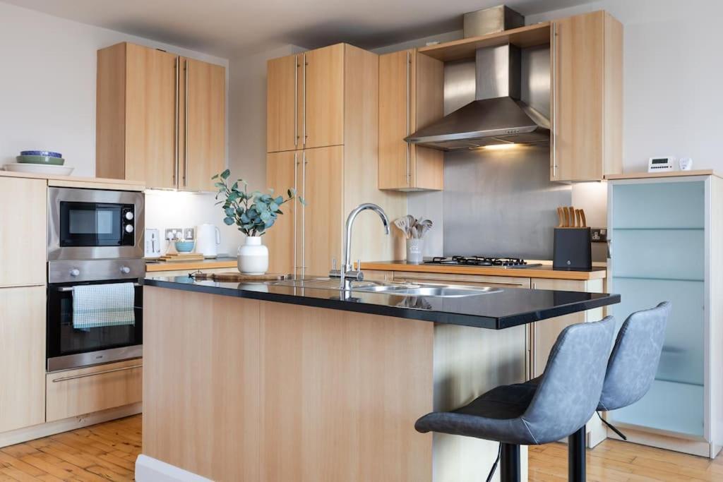 Modern Penthouse Apartment 2 Bed, 2 Bath Sleeps 6 City Centre Белфаст Екстер'єр фото