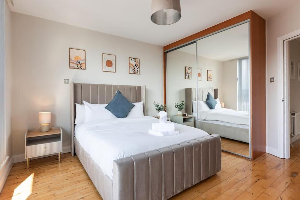 Modern Penthouse Apartment 2 Bed, 2 Bath Sleeps 6 City Centre Белфаст Екстер'єр фото